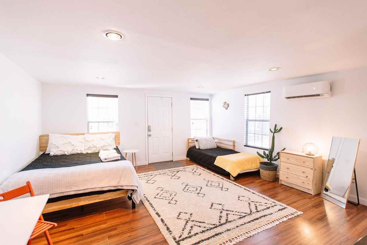 2813 Travis Ave - Photo 3 of 34