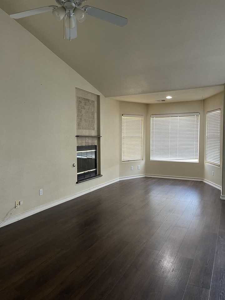 8849 Glade Ave - Photo 4 of 9