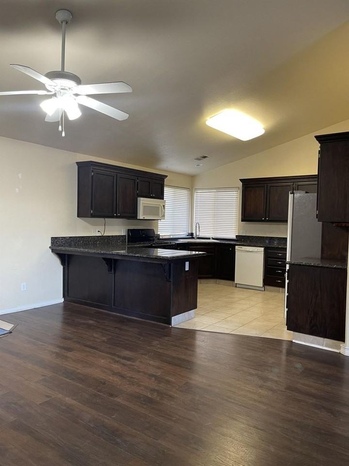 8849 Glade Ave - Photo 5 of 9