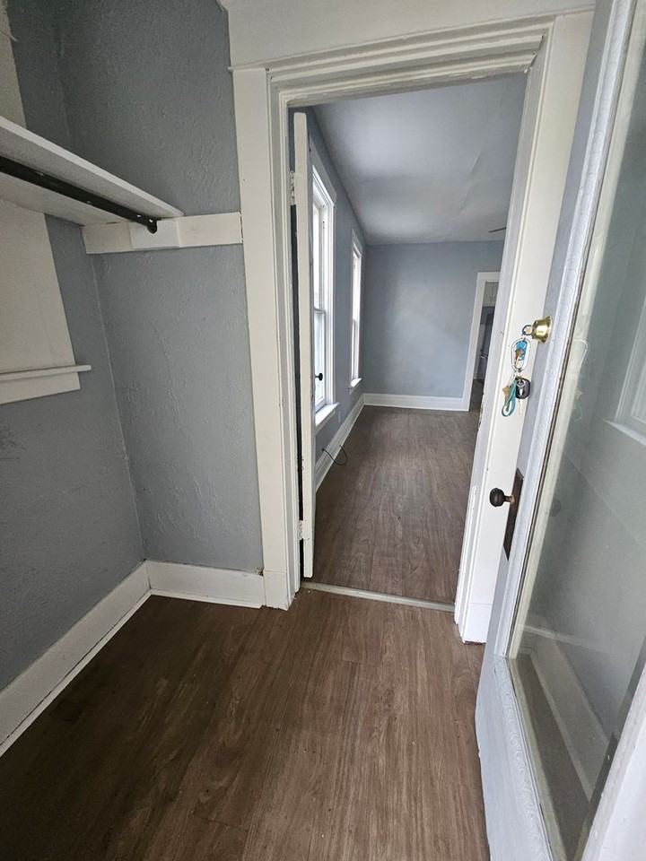 207 Poplar St - Photo 2 of 12