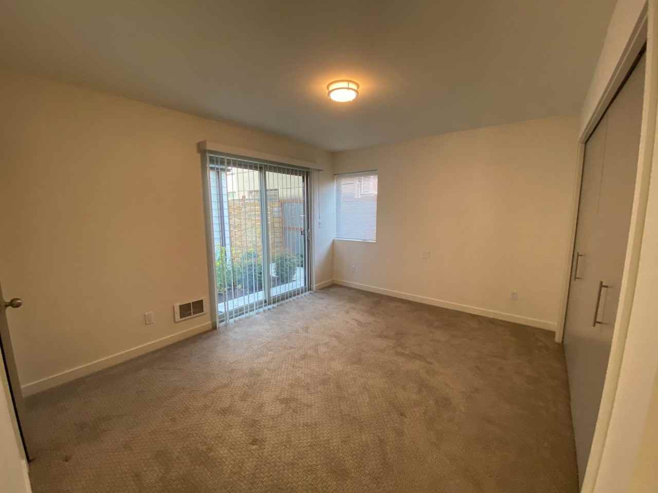 811 Nw 50th St - Photo 4 of 28