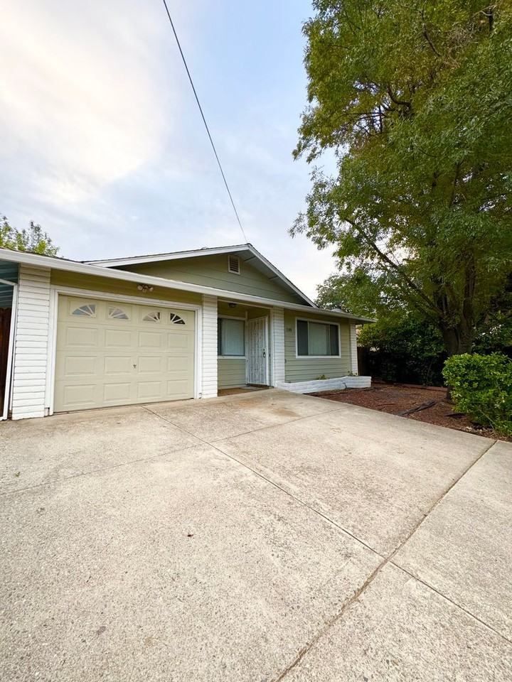 2109 Washington Ave - Photo 3 of 19