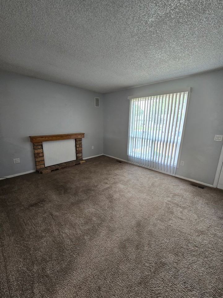 8492 W Eastman Pl - Photo 3 of 22