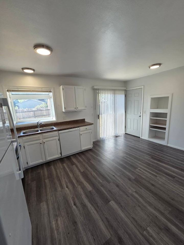 8492 W Eastman Pl - Photo 4 of 22