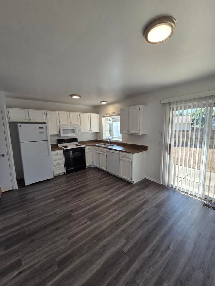 8492 W Eastman Pl - Photo 5 of 22