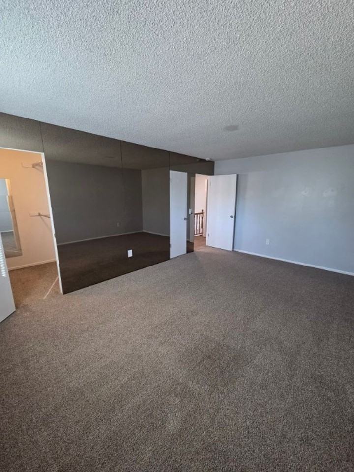 8492 W Eastman Pl - Photo 6 of 22