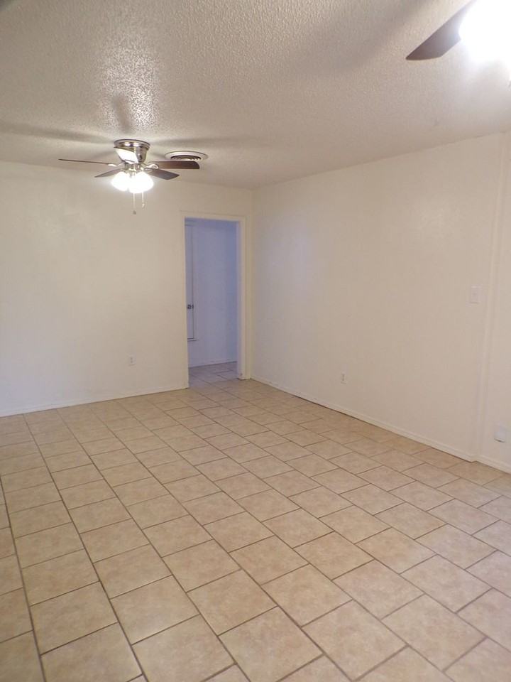 4611 Se Ellsworth Ave - Photo 5 of 32
