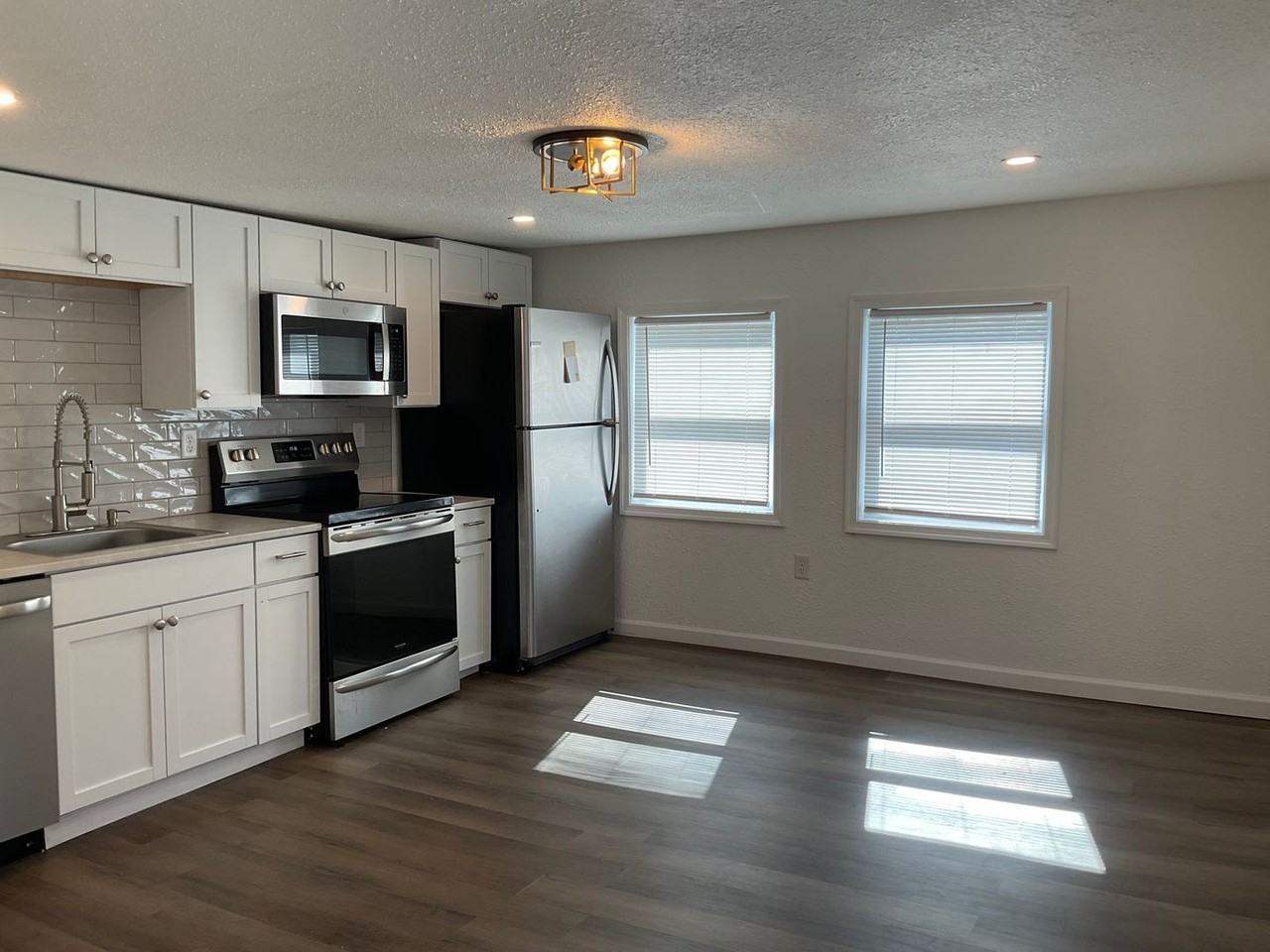 270 Calder Street - Photo 7 of 16