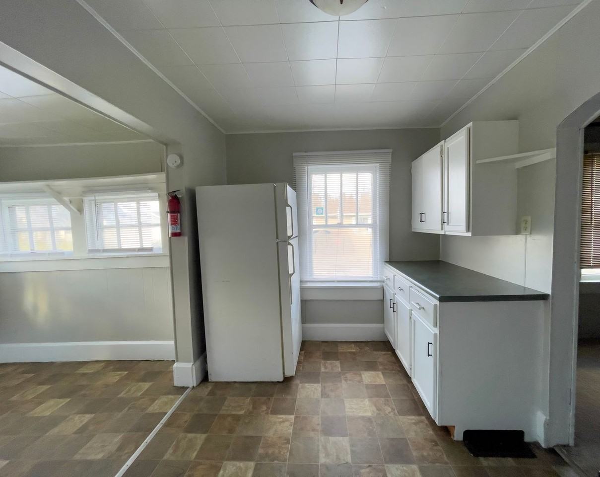 2401 S Mulberry St - Photo 2 of 19