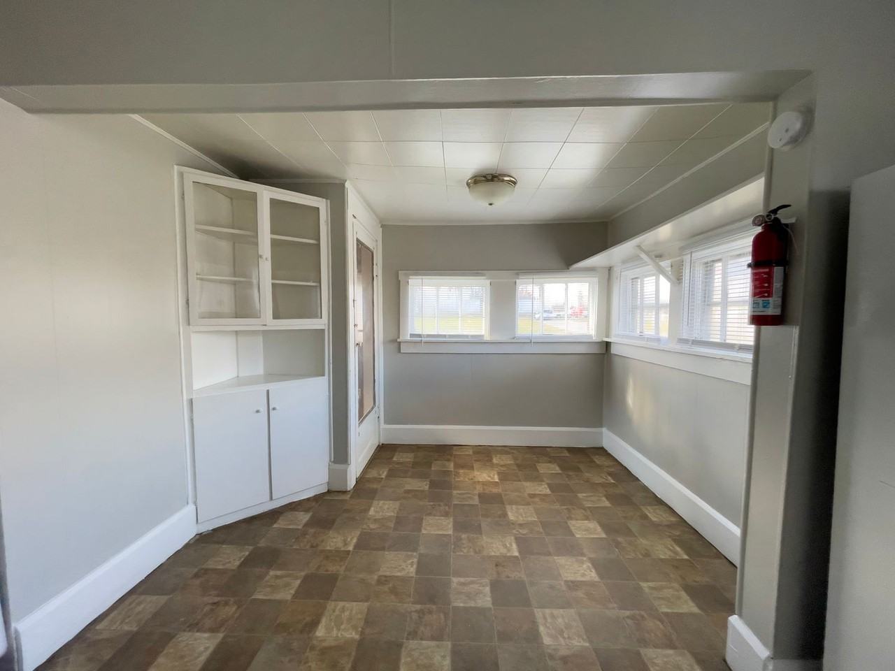 2401 S Mulberry St - Photo 3 of 19
