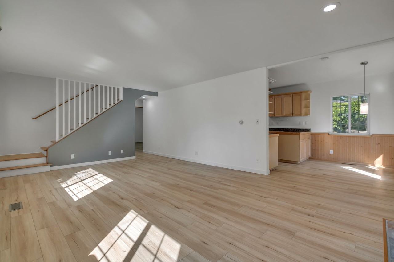 3414 Ne 7th St - Photo 2 of 17