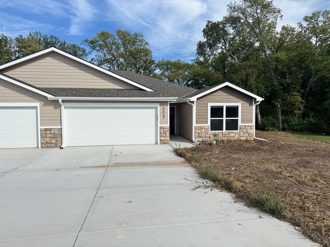 4639 Pierce Dr - Photo 2 of 13