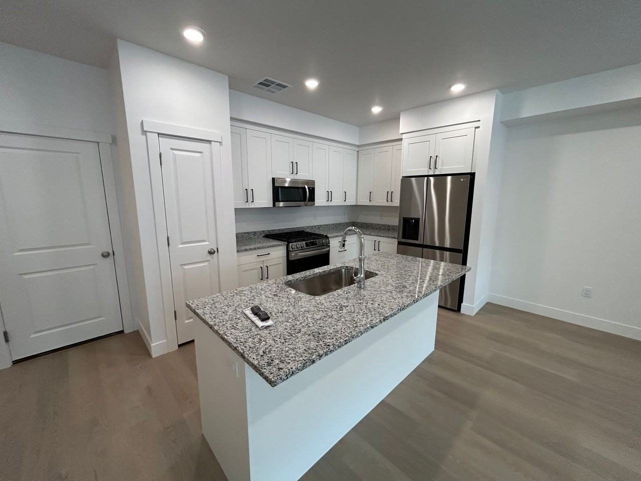 5984 S Jasper Ridge Dr - Photo 7 of 36