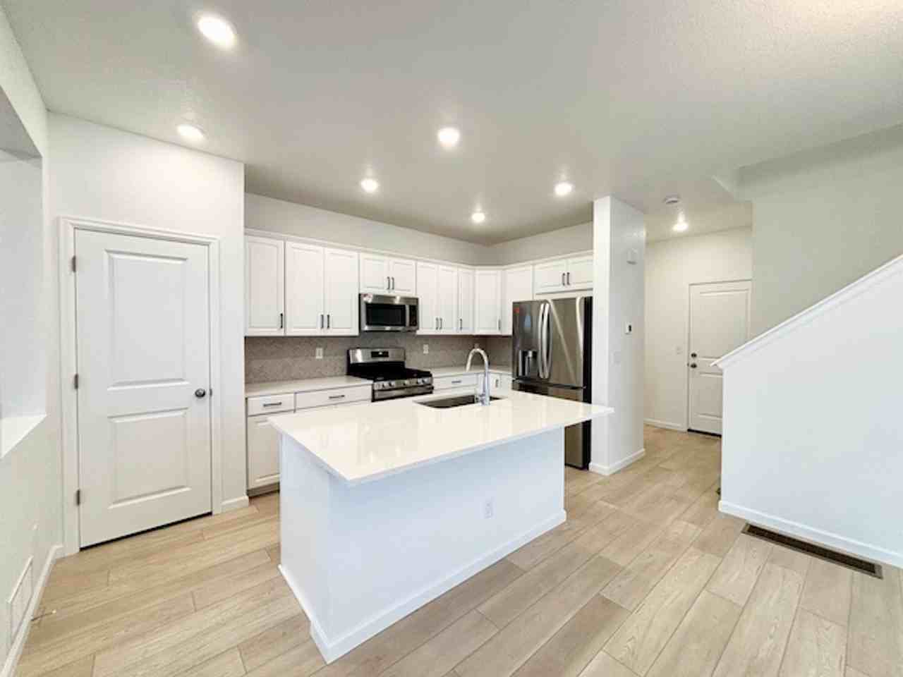 3325 N Coolidge Way - Photo 5 of 38