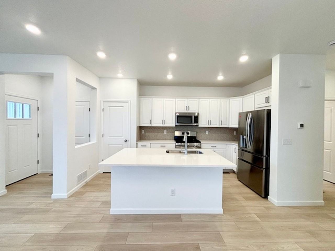 3325 N Coolidge Way - Photo 6 of 38