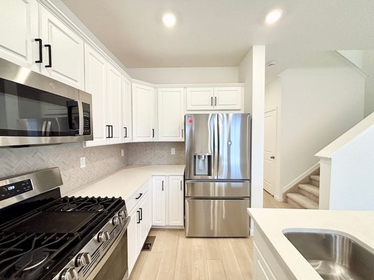 3325 N Coolidge Way - Photo 7 of 38