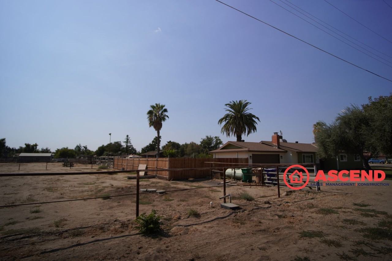 701 Pinto Ln - Photo 3 of 30