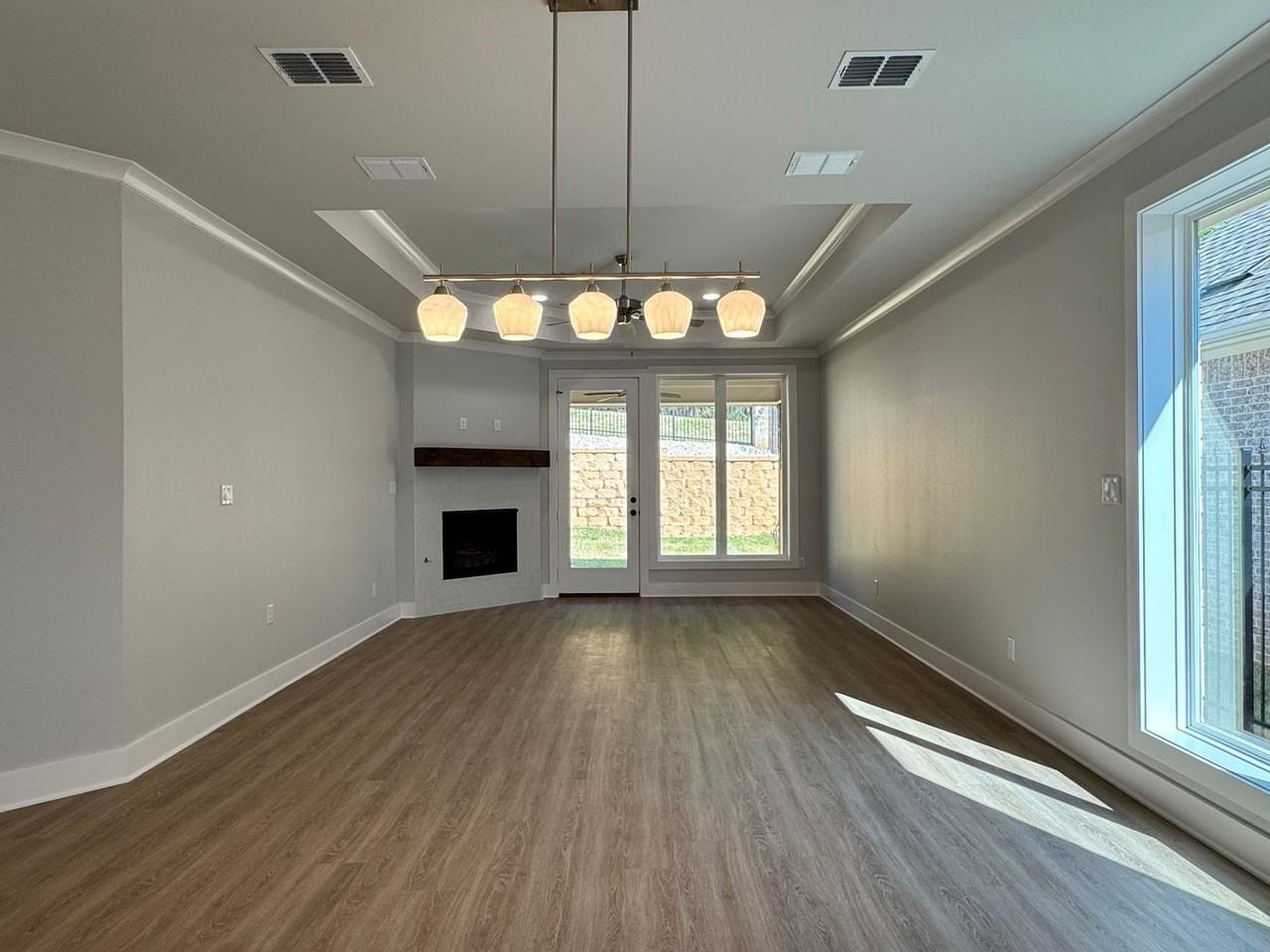 9256 Villas Ct - Photo 7 of 33