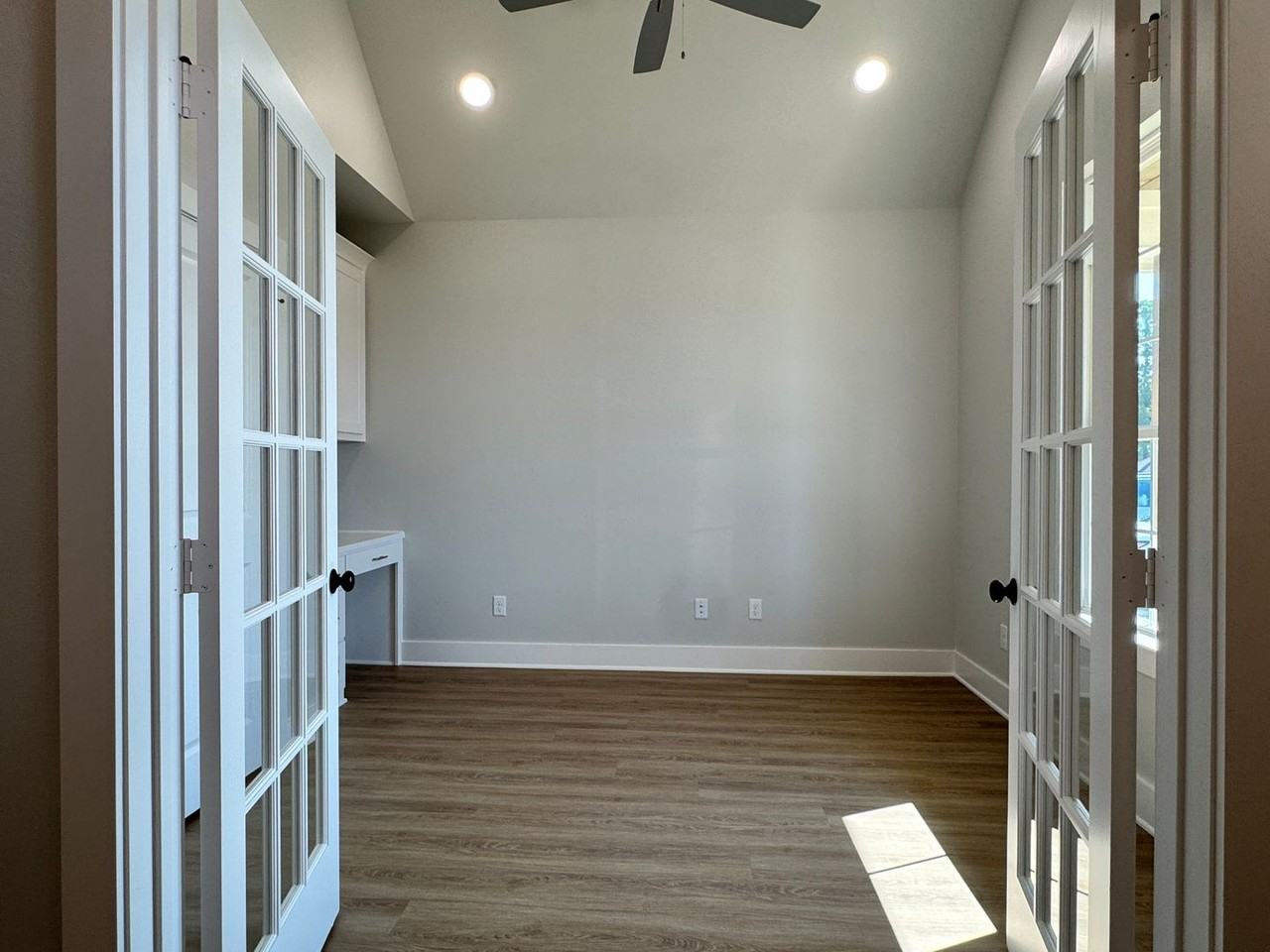 9256 Villas Ct - Photo 5 of 33