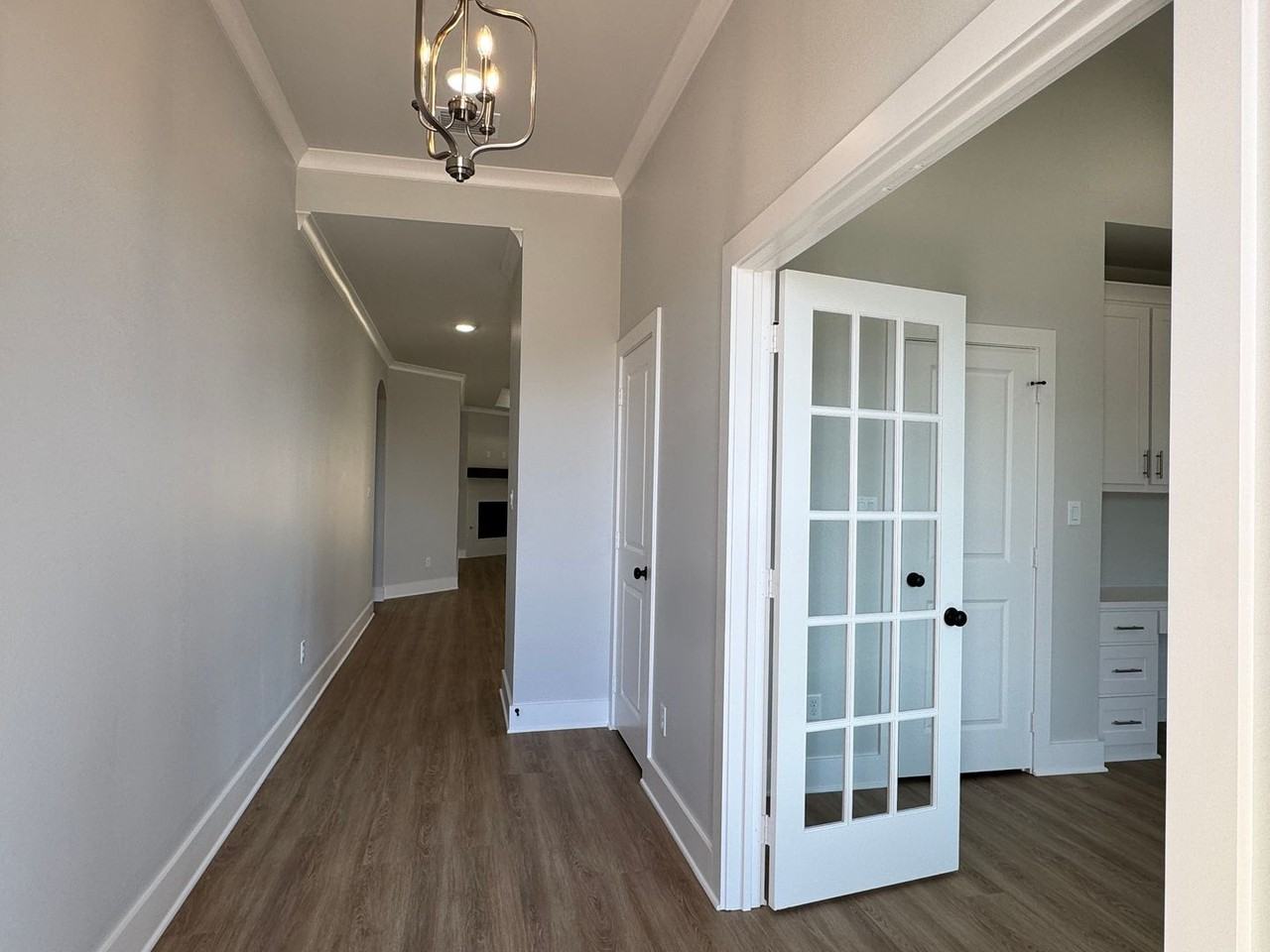 9256 Villas Ct - Photo 3 of 33