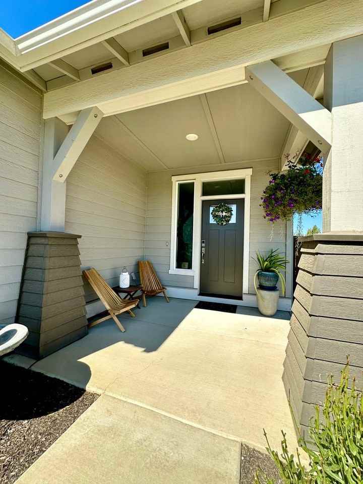 4703 Sw Badger Creek Dr - Photo 2 of 19