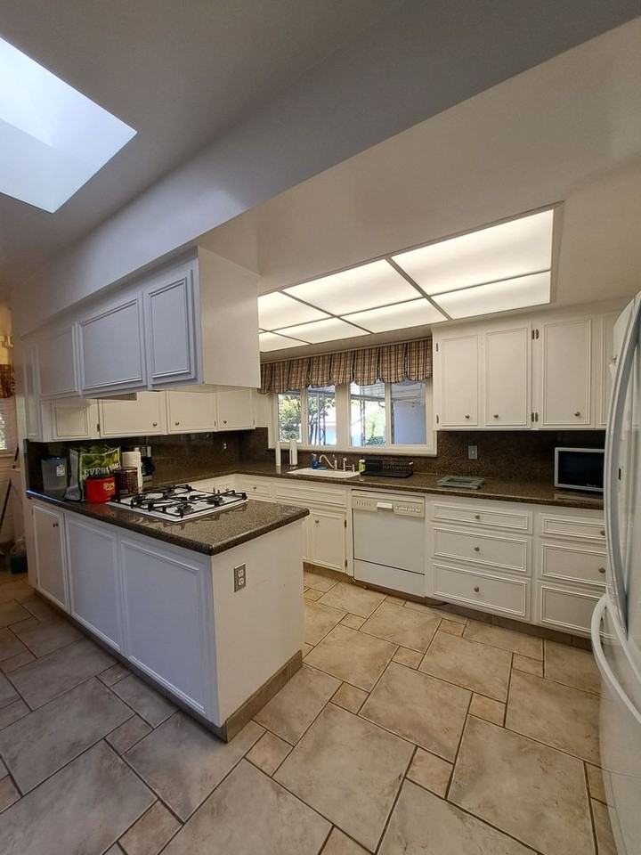 942 S Park Circle Dr - Photo 7 of 35