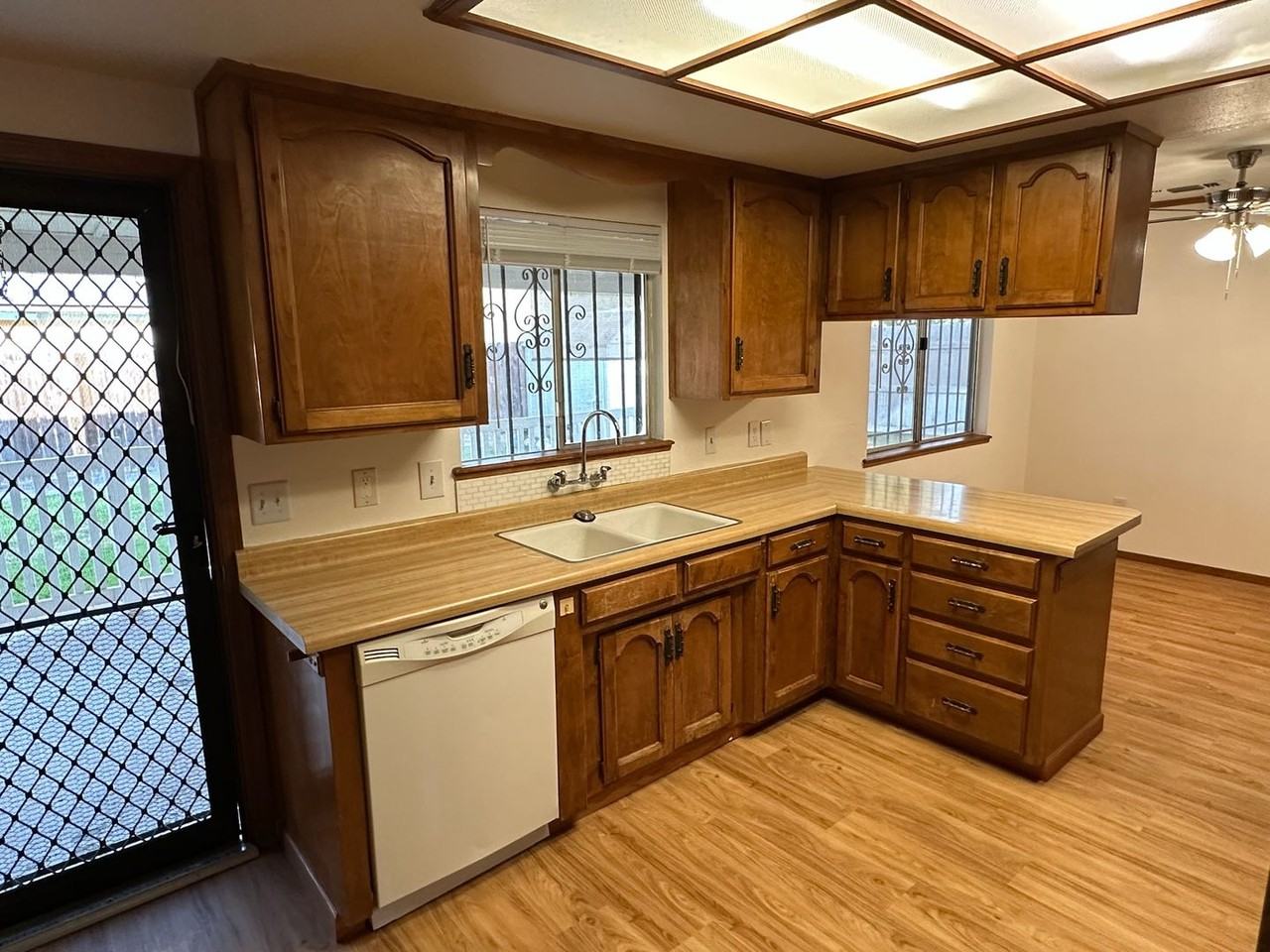 570 Lemona St - Photo 3 of 28