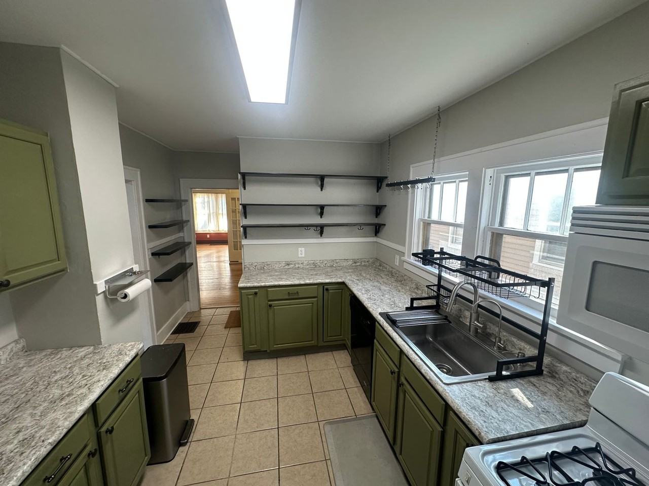 1102 S Park St - Photo 2 of 14