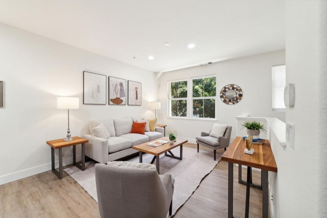 2179 Beech Cir - Photo 3 of 34