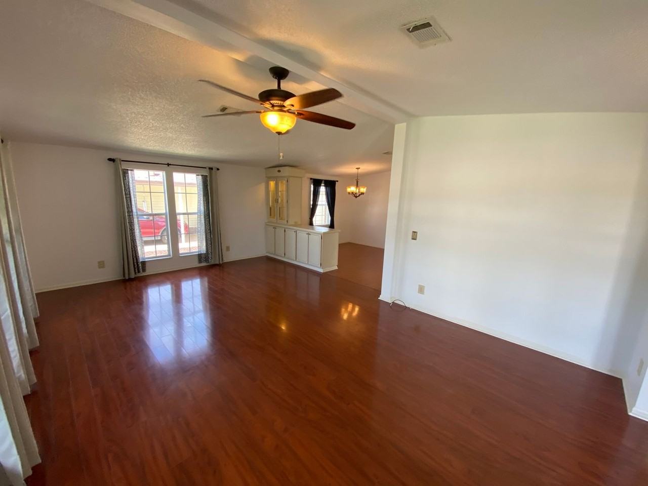 748 Turnberry Ln - Photo 4 of 44