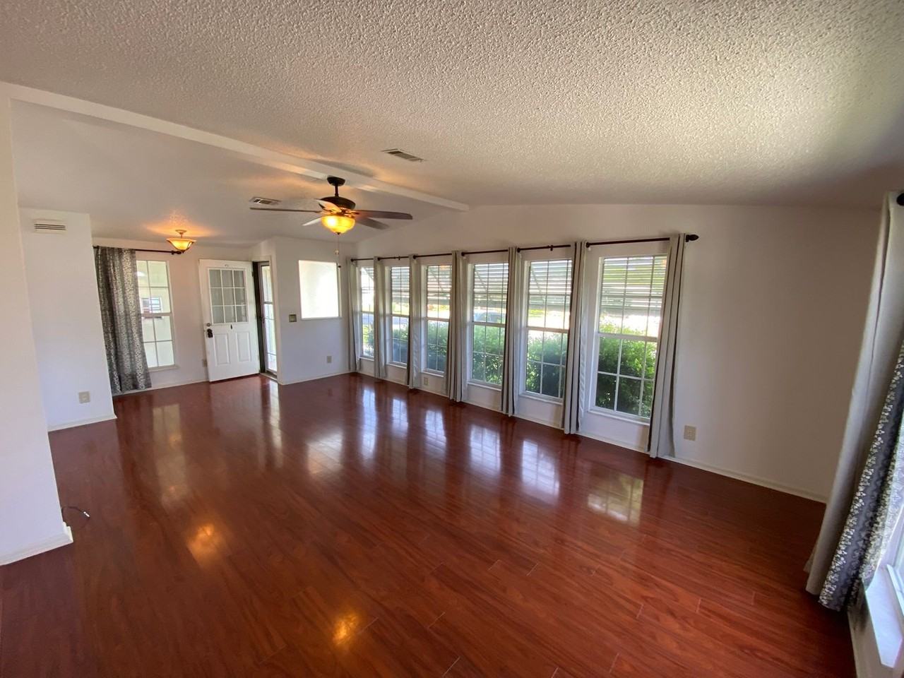 748 Turnberry Ln - Photo 6 of 44