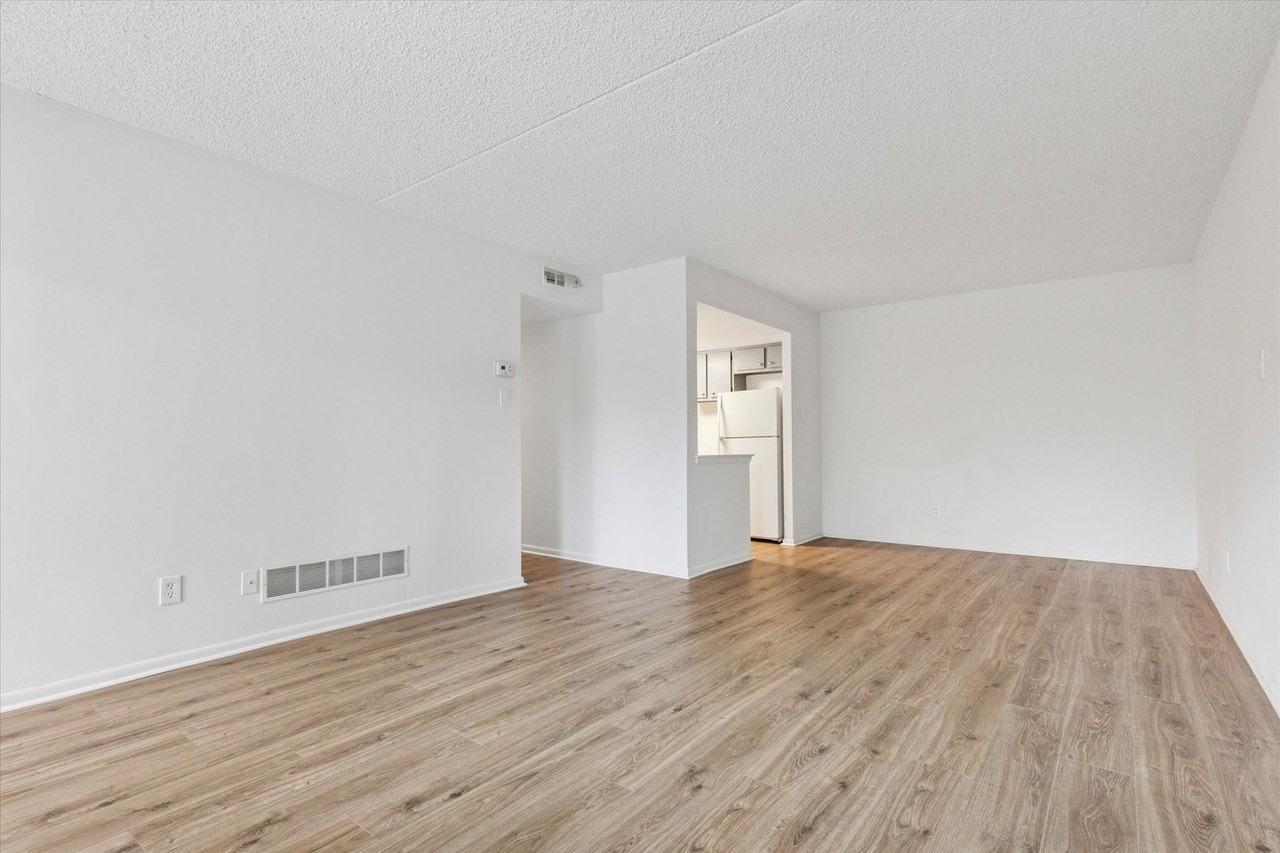 344 Summit House - Photo 2 of 16