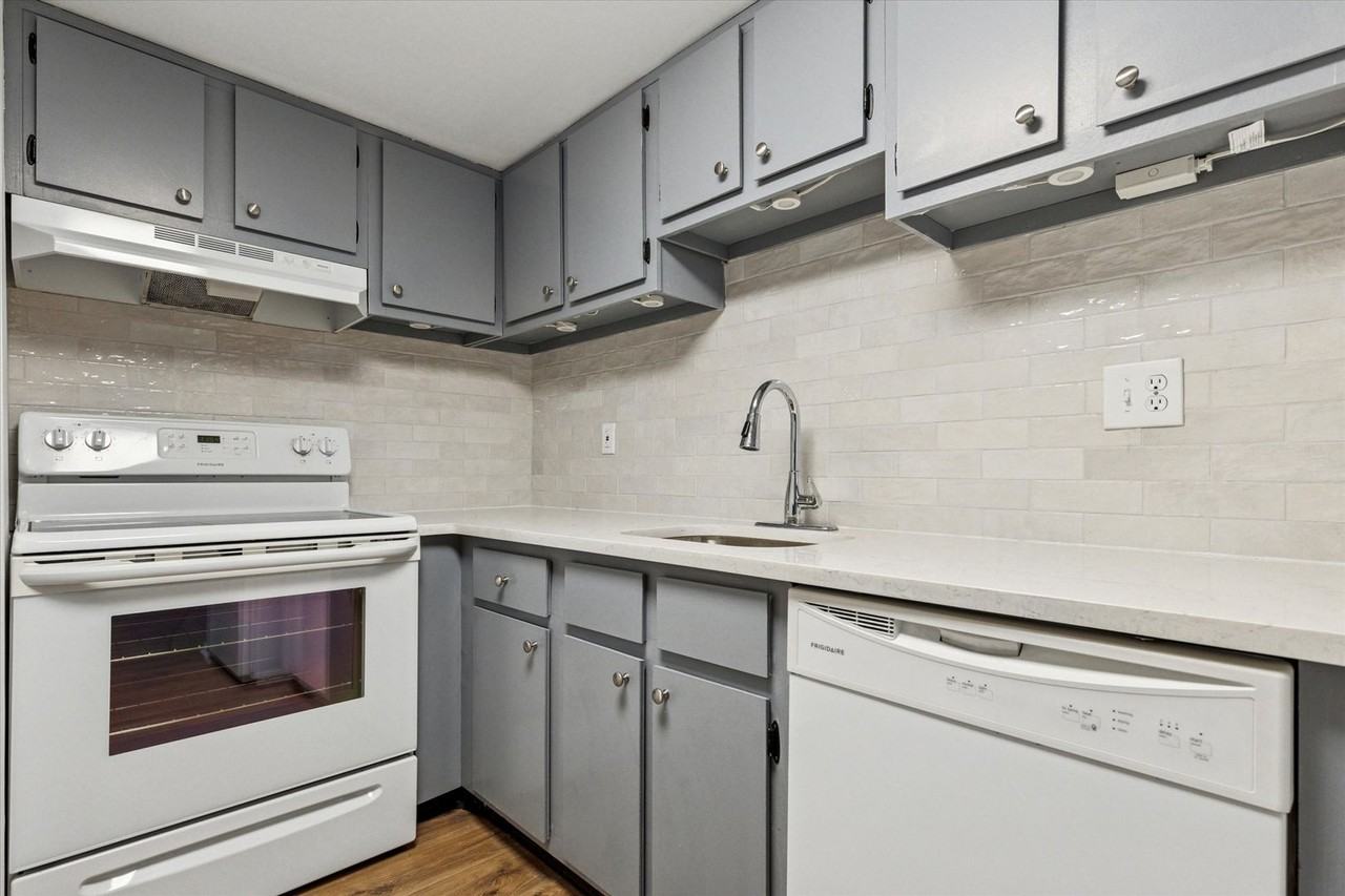 344 Summit House - Photo 5 of 16