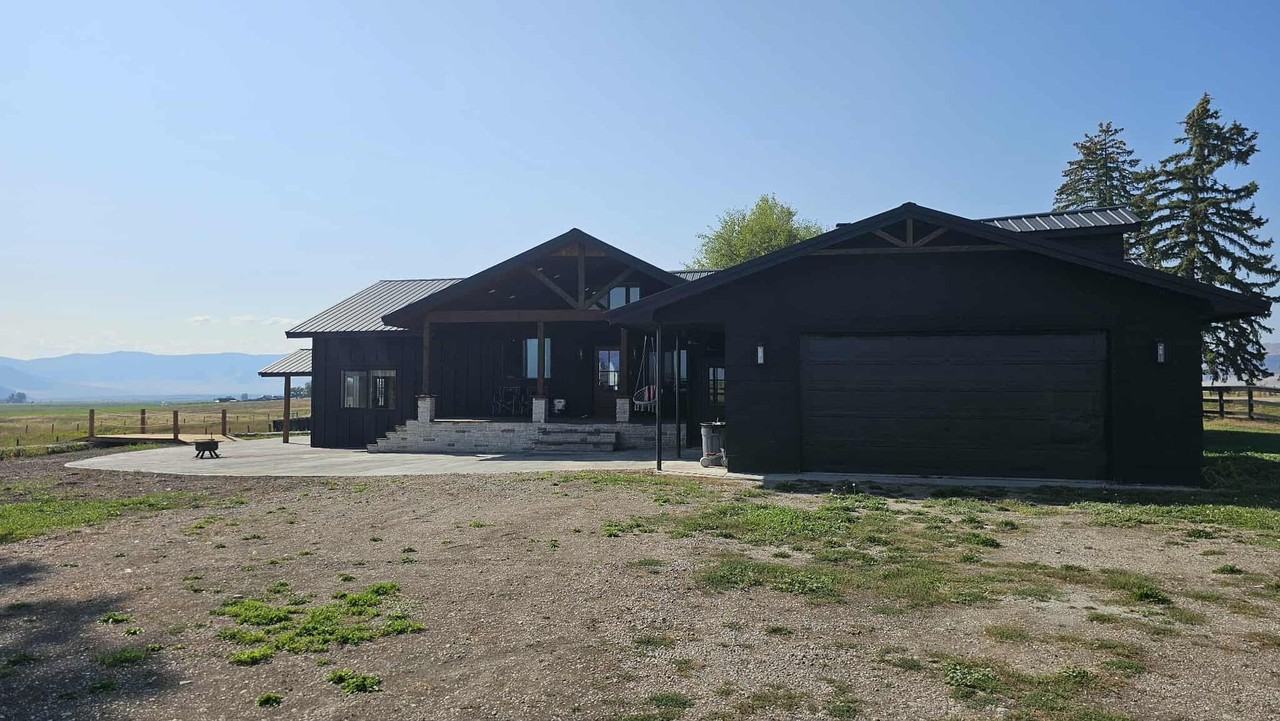 93715 Round Butte Rd - Photo 2 of 49