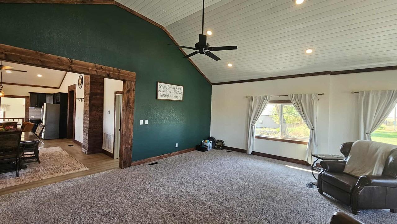 93715 Round Butte Rd - Photo 5 of 49