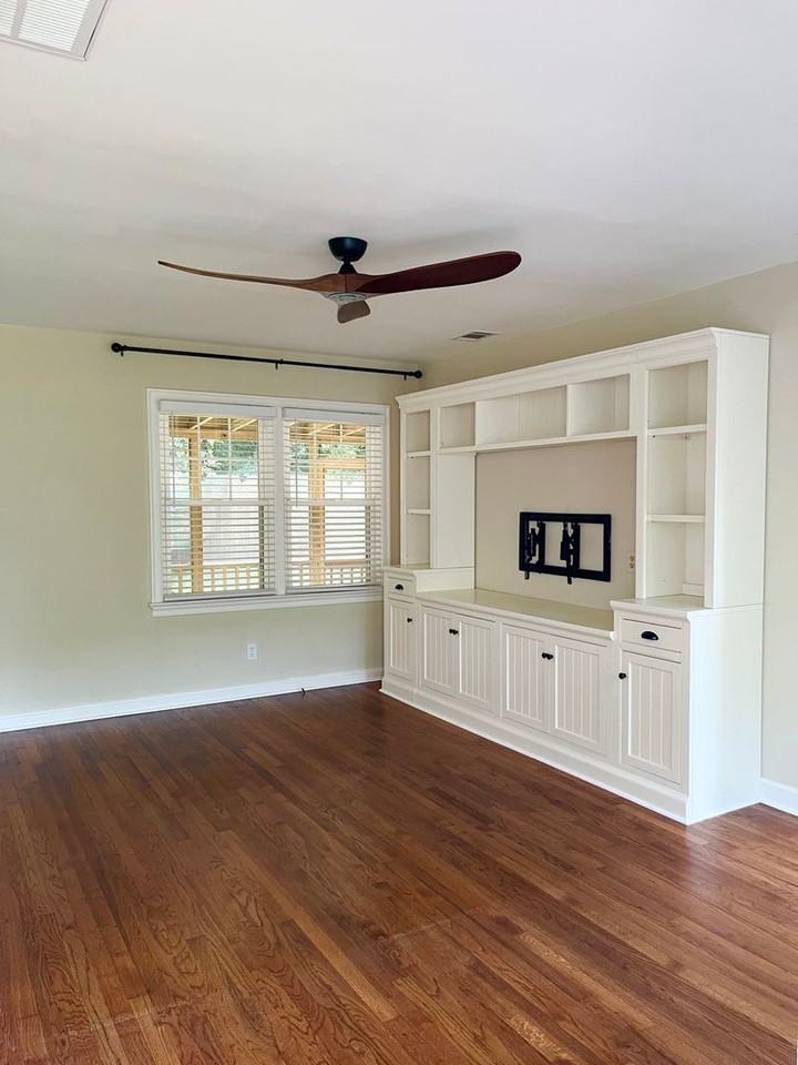 1605 E 34th St - Photo 3 of 15