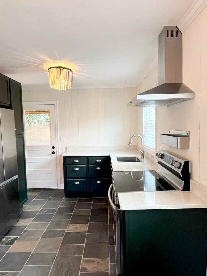 1605 E 34th St - Photo 5 of 15