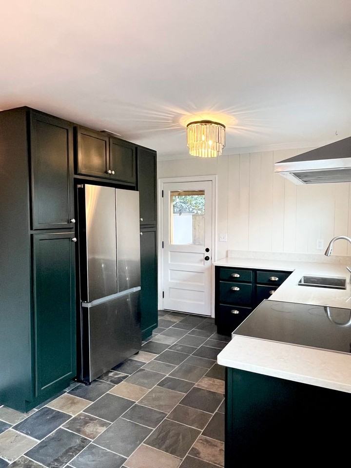 1605 E 34th St - Photo 6 of 15