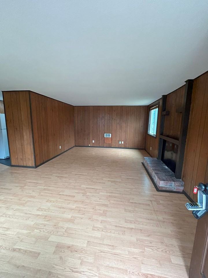 853 1/2 N Gould St - Photo 2 of 10