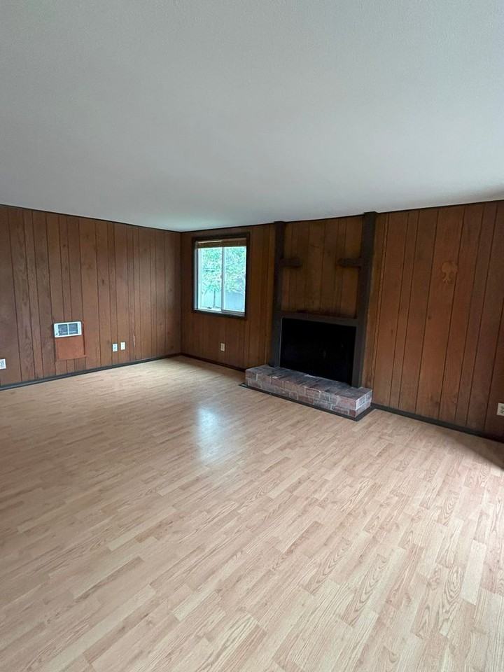 853 1/2 N Gould St - Photo 3 of 10