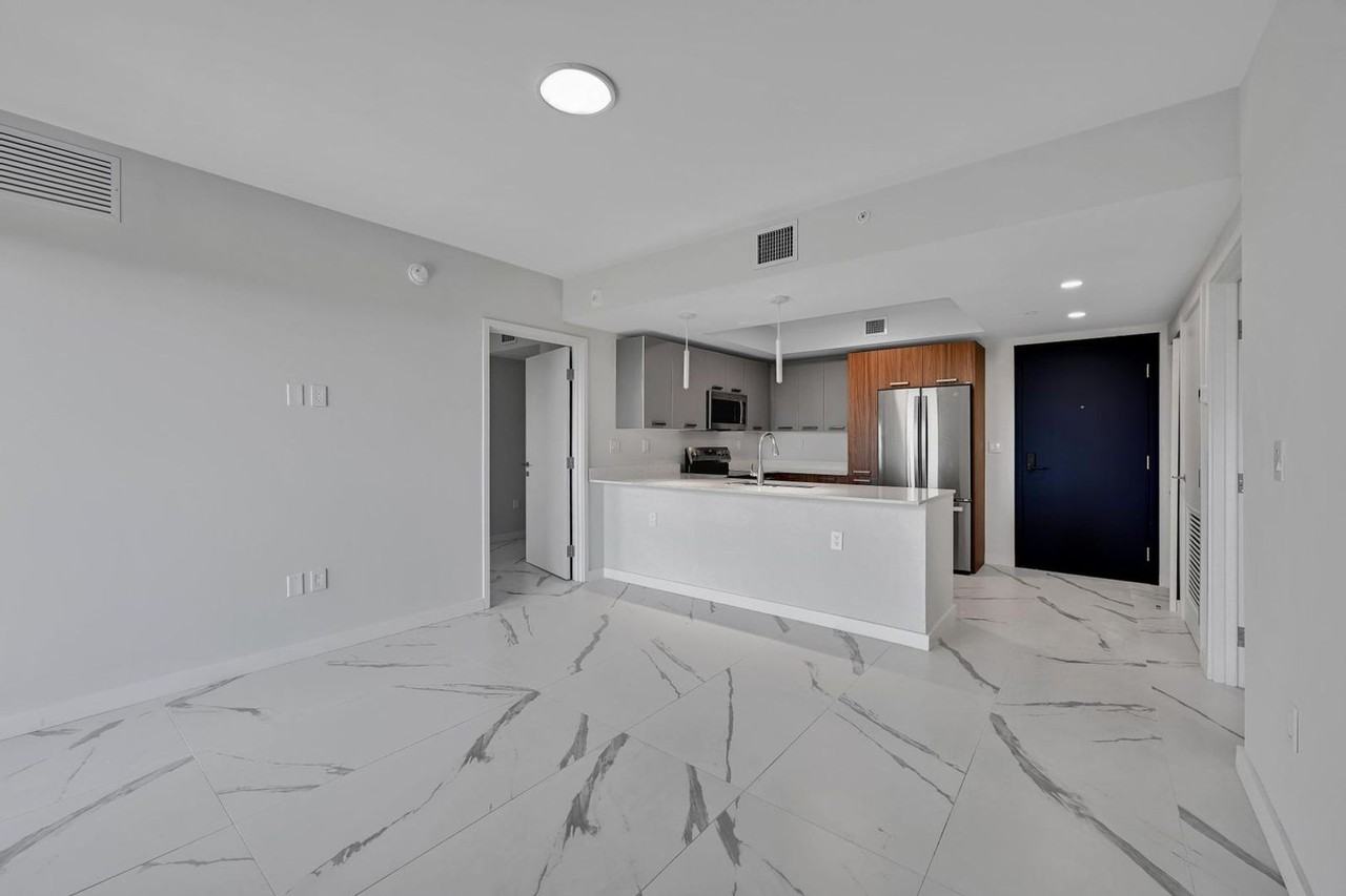 840 Ne 130th St - Photo 4 of 18