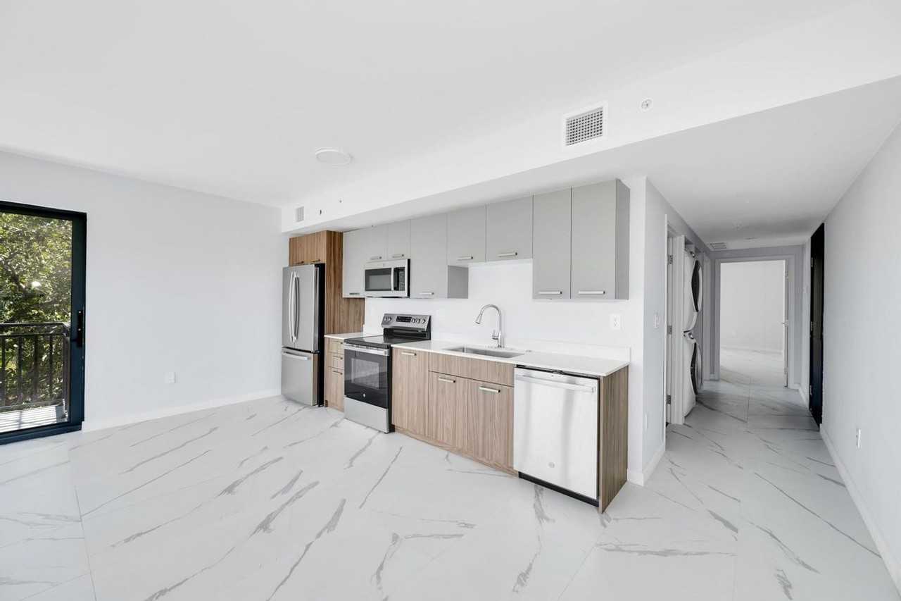 840 Ne 130th St - Photo 7 of 18