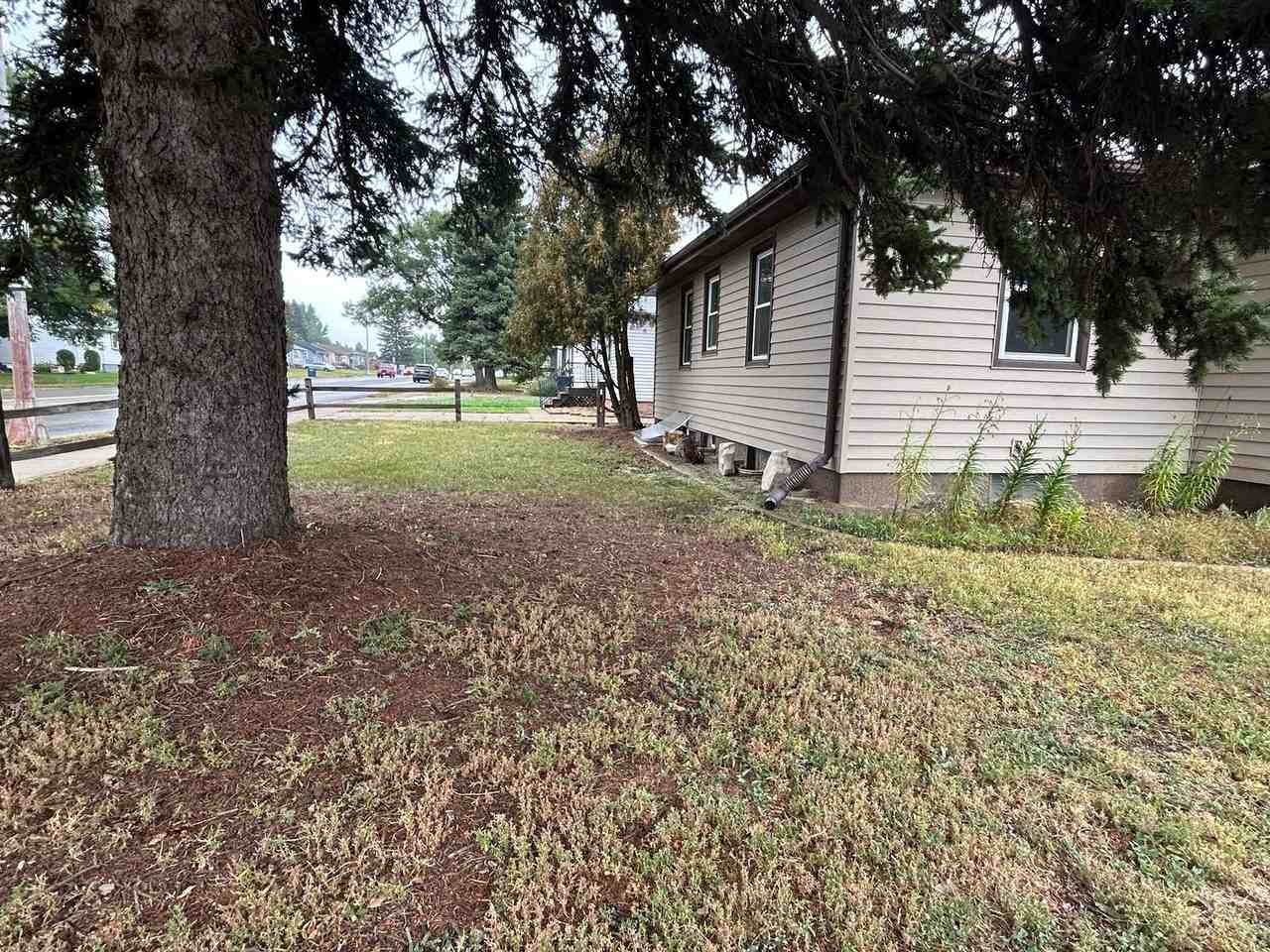 280 9th St W - Photo 3 of 16