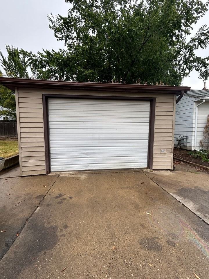 280 9th St W - Photo 5 of 16