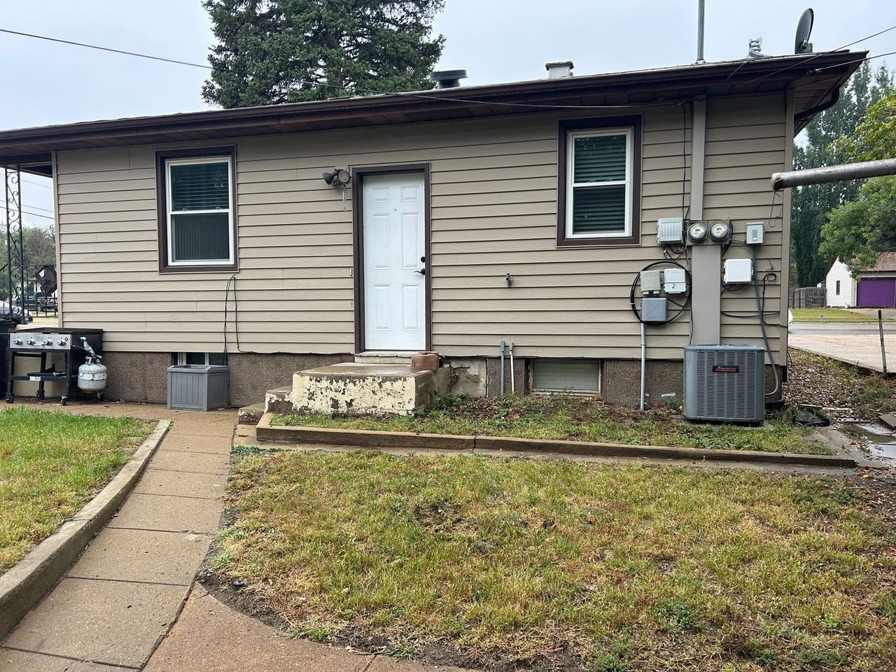 280 9th St W - Photo 6 of 16