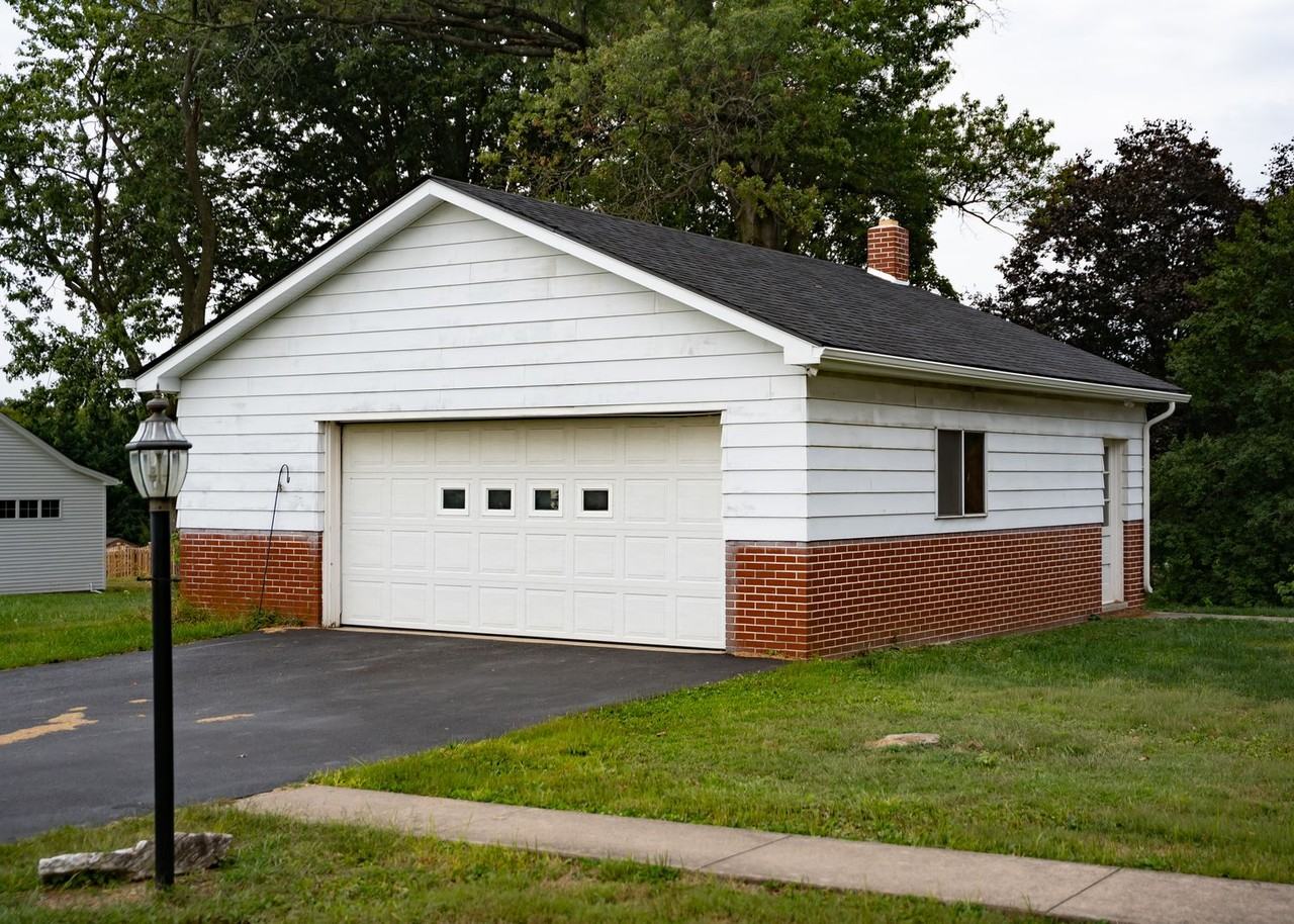 3950 Locust Grove Rd - Photo 2 of 27