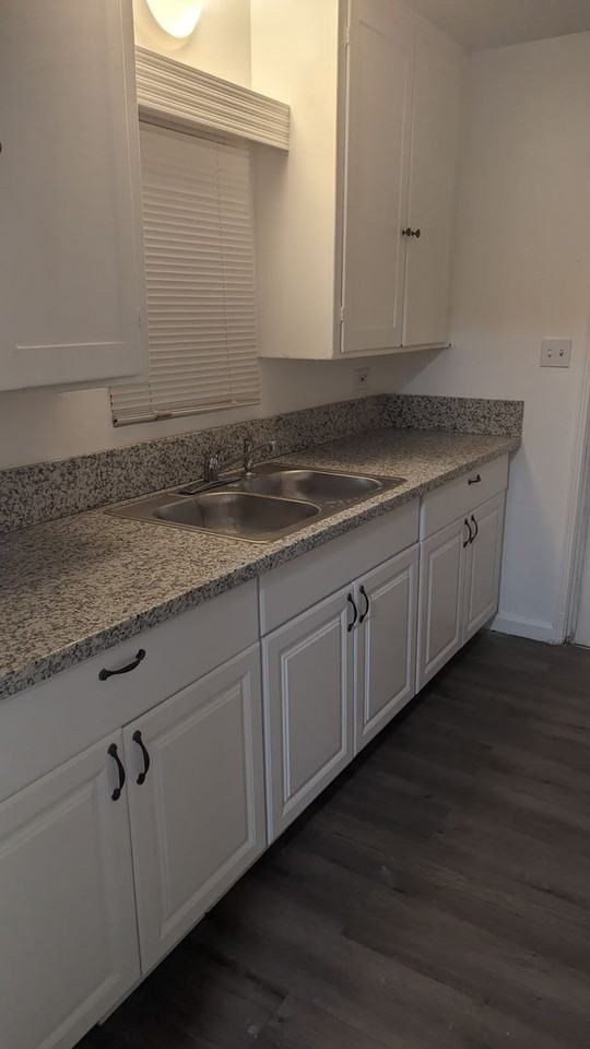 2207 Edwards Ave - Photo 2 of 5