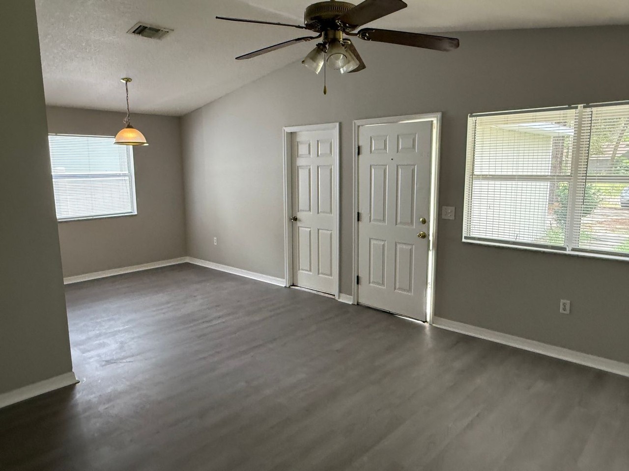 26335 Sleepy Hollow St - Photo 2 of 6
