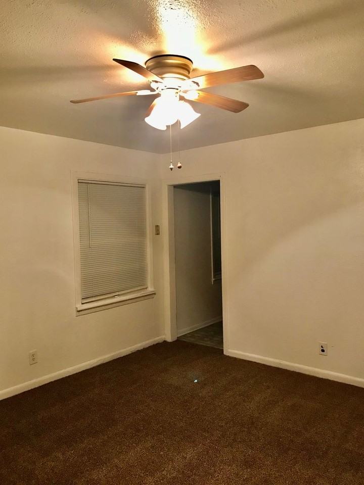 2405 Rule St - Photo 2 of 18