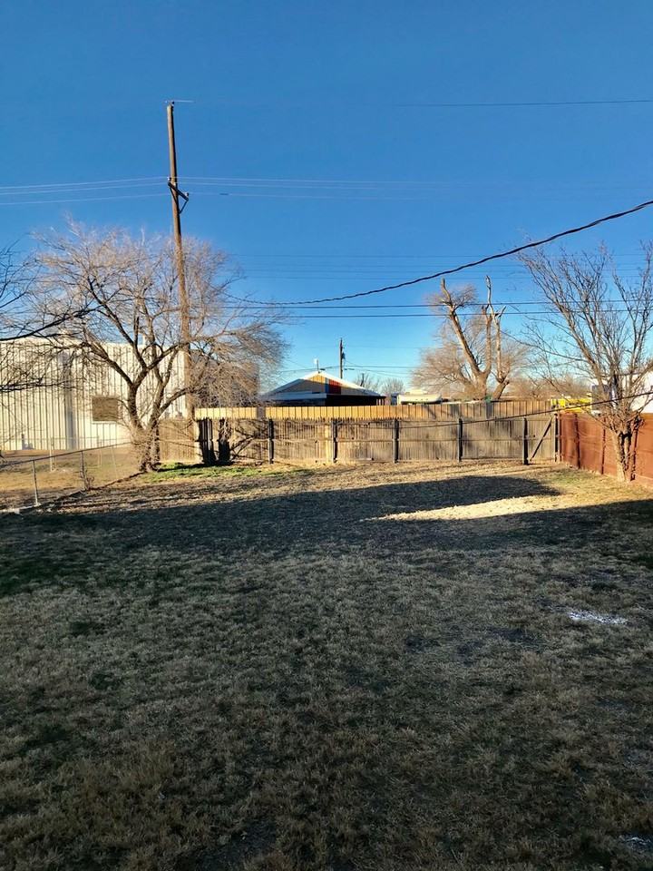 2405 Rule St - Photo 6 of 18